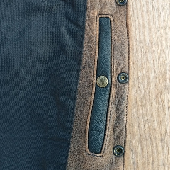 Fox Creek Leather Vest - Picture 6 of 8